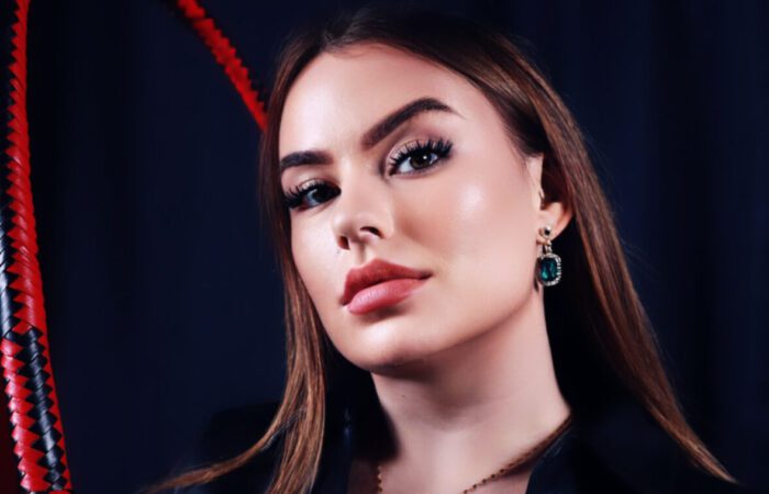 Miss-lonna-–-dominas-in-der-bizarrfabrik