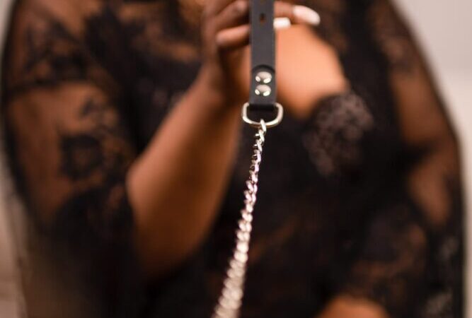 Meesteres-vivienne-ontvangt-bij-sm-studio-nederland,-vandaag-in-almere