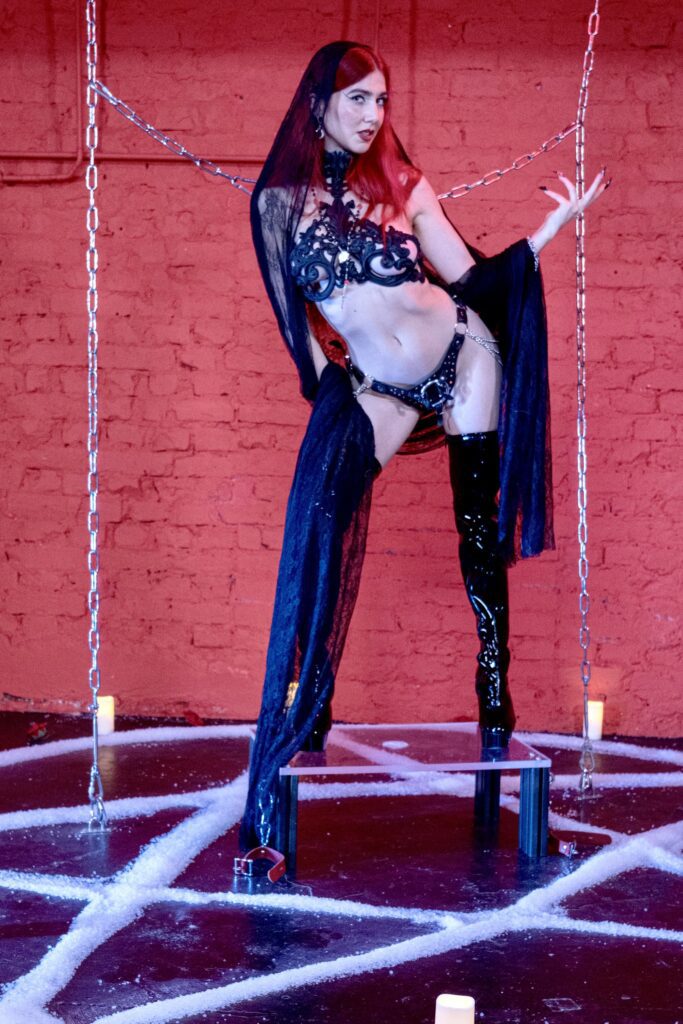 domina-holy-rose-fury