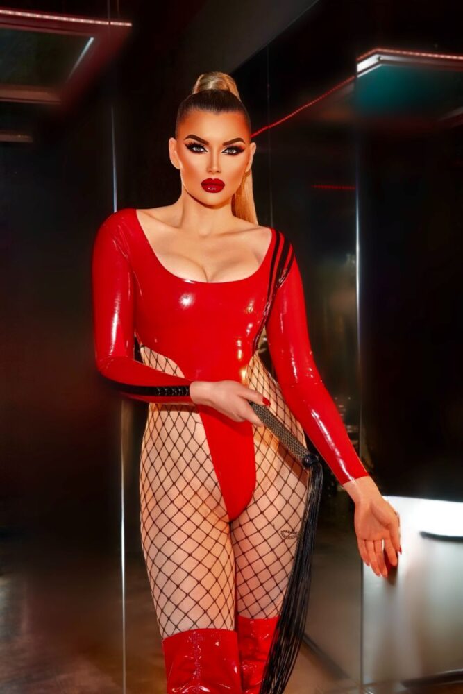 lig-aan-de-voeten-van-de-opwindende-duitse-godin-beluccia?